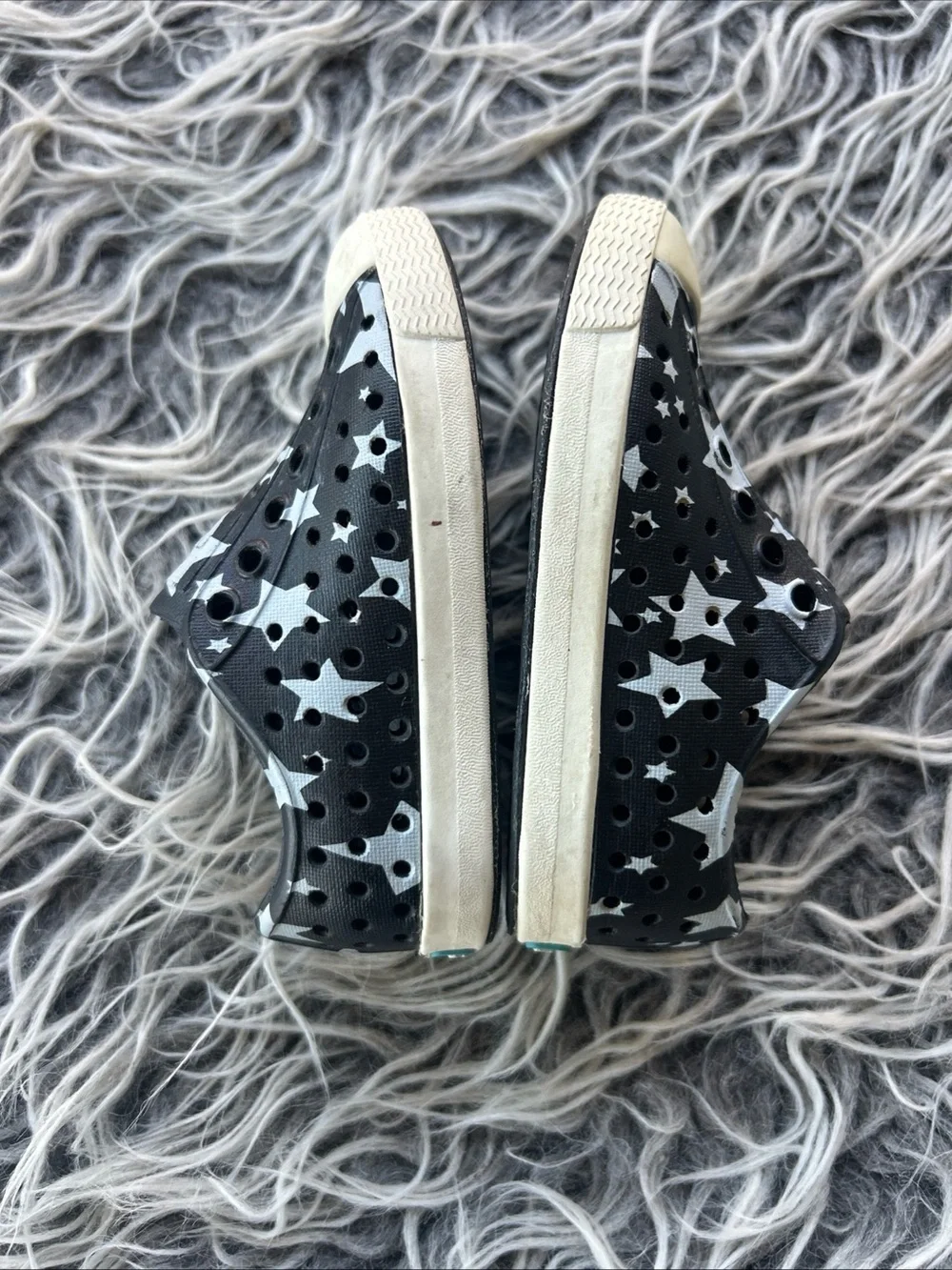 Native Jefferson boys black star Shoes Size 5 Slip -on waterproof Toddler